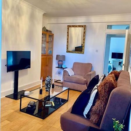 2 Bedroom Flat In Camberwell Green - Central Location With Excellent Connections To Tourist Attractions And Main London Airports Ngoại thất bức ảnh