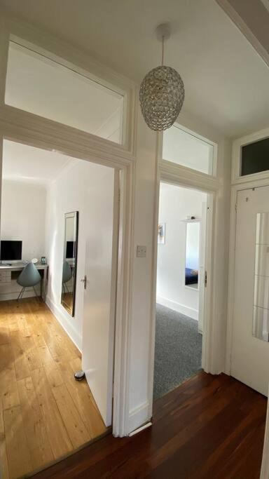 2 Bedroom Flat In Camberwell Green - Central Location With Excellent Connections To Tourist Attractions And Main London Airports Ngoại thất bức ảnh
