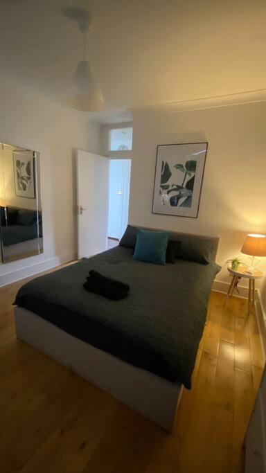 2 Bedroom Flat In Camberwell Green - Central Location With Excellent Connections To Tourist Attractions And Main London Airports Ngoại thất bức ảnh