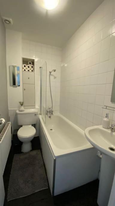 2 Bedroom Flat In Camberwell Green - Central Location With Excellent Connections To Tourist Attractions And Main London Airports Ngoại thất bức ảnh