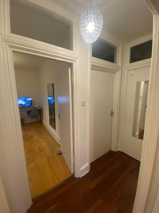 2 Bedroom Flat In Camberwell Green - Central Location With Excellent Connections To Tourist Attractions And Main London Airports Ngoại thất bức ảnh